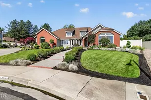 2430 Quail Run Dr, Medford, OR 97504 - Photo 1