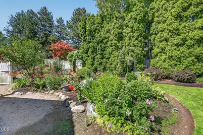 2430 Quail Run Drive, Medford, OR 97504 - Photo 40