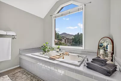 2430 Quail Run Drive, Medford, OR 97504 - Photo 18
