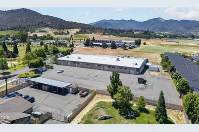 351 Rogue River Parkway, Talent, OR 97540 - Photo 2