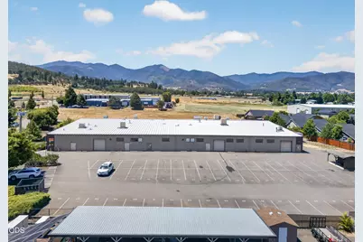 351 Rogue River Parkway, Talent, OR 97540 - Photo 4