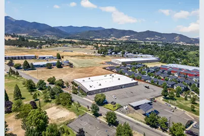 351 Rogue River Parkway, Talent, OR 97540 - Photo 54