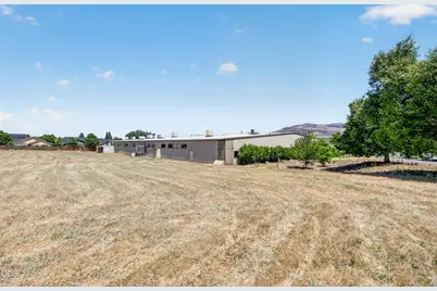 351 Rogue River Parkway, Talent, OR 97540 - Photo 52