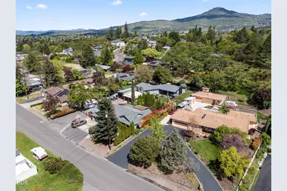 524 N Berkeley Way, Medford, OR 97504 - Photo 44