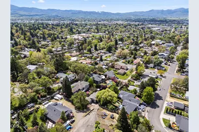 524 N Berkeley Way, Medford, OR 97504 - Photo 42
