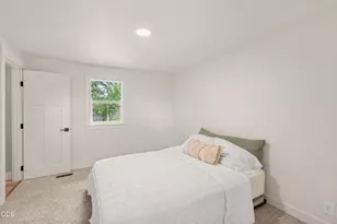 524 N Berkeley Way, Medford, OR 97504 - Photo 16