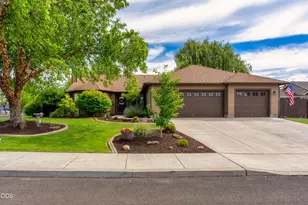 1922 NW Wildflower Pl, Redmond, OR 97756 - Photo 1