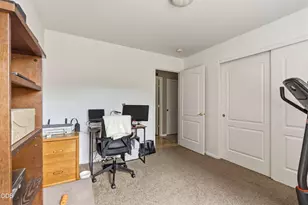 1922 NW Wildflower Pl, Redmond, OR 97756 - Photo 28
