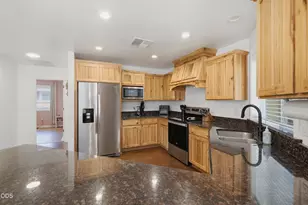 2036 SW Truman Wy, Grants Pass, OR 97526 - Photo 12