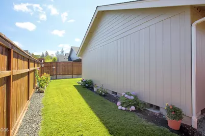 2036 SW Truman Way, Grants Pass, OR 97526 - Photo 32