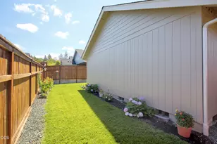 2036 SW Truman Wy, Grants Pass, OR 97526 - Photo 32