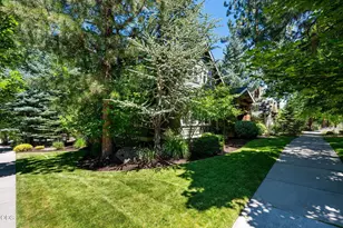 2438 NW Lemhi Pass Dr, Bend, OR 97703 - Photo 50