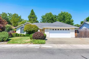 524 SW Anique Ln, Grants Pass, OR 97526 - Photo 2