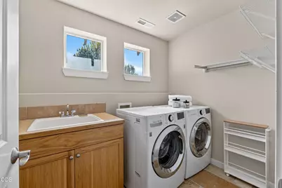 1860 NE Altura Drive, Bend, OR 97701 - Photo 16