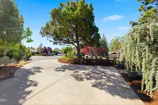 2058 NE Hollowtree Ln, Bend, OR 97701 - Photo 8