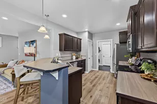 21241 SE Golden Market Ln, Bend, OR 97702 - Photo 4