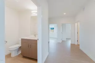 155 NW 17th St, Redmond, OR 97756 - Photo 8
