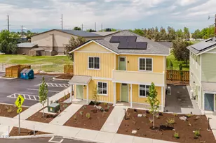 167 NW 17th St, Redmond, OR 97756 - Photo 2