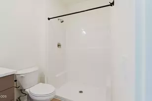 211 NW 17th St, Redmond, OR 97756 - Photo 14