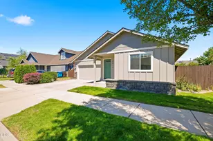 408 NW 24th Pl, Redmond, OR 97756 - Photo 4