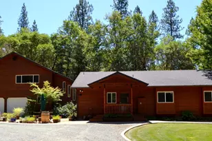 737 Pinecrest Dr, Grants Pass, OR 97526 - Photo 1
