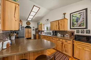 737 Pinecrest Dr, Grants Pass, OR 97526 - Photo 14