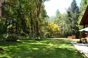 737 Pinecrest Dr, Grants Pass, OR 97526 - Photo 46