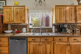 737 Pinecrest Dr, Grants Pass, OR 97526 - Photo 16