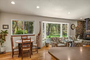 737 Pinecrest Dr, Grants Pass, OR 97526 - Photo 16