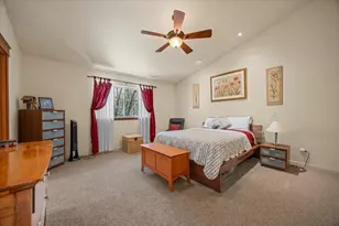 737 Pinecrest Dr, Grants Pass, OR 97526 - Photo 36