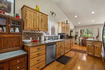 737 Pinecrest Drive, Grants Pass, OR 97526 - Photo 10
