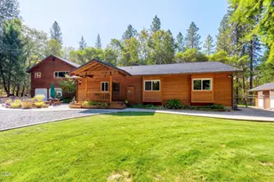 737 Pinecrest Dr, Grants Pass, OR 97526 - Photo 2