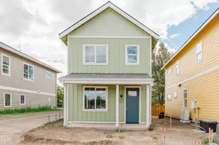317 NW 17th St, Redmond, OR 97756 - Photo 2