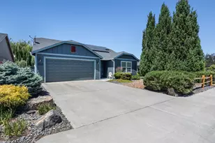 339 Southwest 33rd Drive, Redmond, OR 97756 - Photo 2
