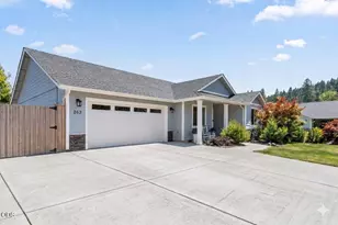 263 Retirement Ln, Cave Junction, OR 97523 - Photo 2