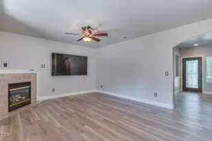 1320 NE 3rd St, Redmond, OR 97756 - Photo 8