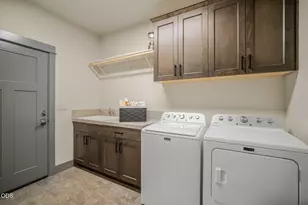 54635 Silver Fox Dr, Bend, OR 97707 - Photo 34