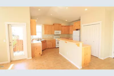 540 NW 28th Street, Redmond, OR 97756 - Photo 4