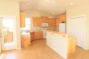 540 NW 28th St, Redmond, OR 97756 - Photo 4