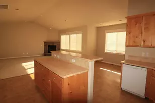 540 NW 28th St, Redmond, OR 97756 - Photo 2
