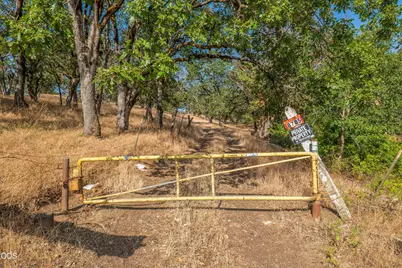 8785 Blackwell Road, Central Point, OR 97502 - Photo 22