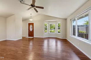 2642 Esther Ln, Grants Pass, OR 97527 - Photo 2