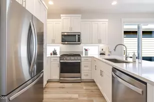 3895 NE Oakside Loop, Bend, OR 97701 - Photo 10