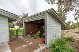 61670 Somerset Dr, Bend, OR 97702 - Photo 56