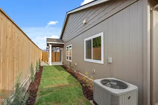 2217 Piazza Dr, Medford, OR 97501 - Photo 28