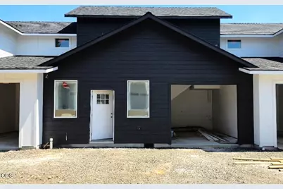 203 Bogey Lane, Eagle Point, OR 97524 - Photo 1
