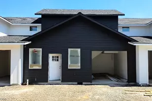 203 Bogey Ln, Eagle Point, OR 97524 - Photo 1