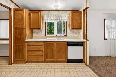 555 Freeman Space 191 Road #191, Central Point, OR 97502 - Photo 16