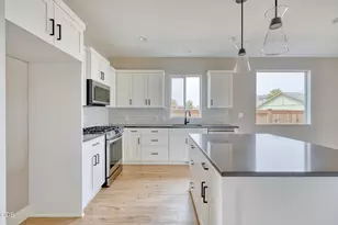 842 NW 18th Ct, Redmond, OR 97756 - Photo 16