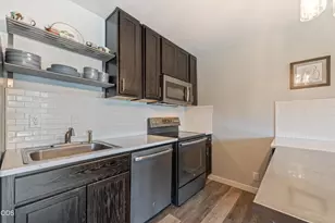 1565 NW Wall St, Bend, OR 97703 - Photo 8